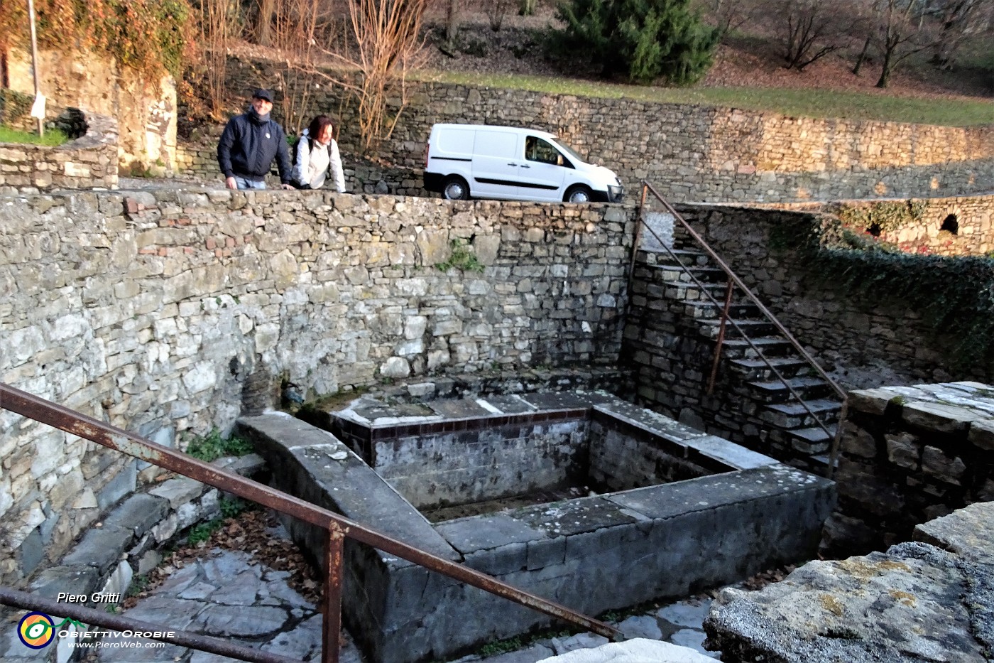 89 Antico lavatoio all'ingresso di Via Lavanderio.JPG